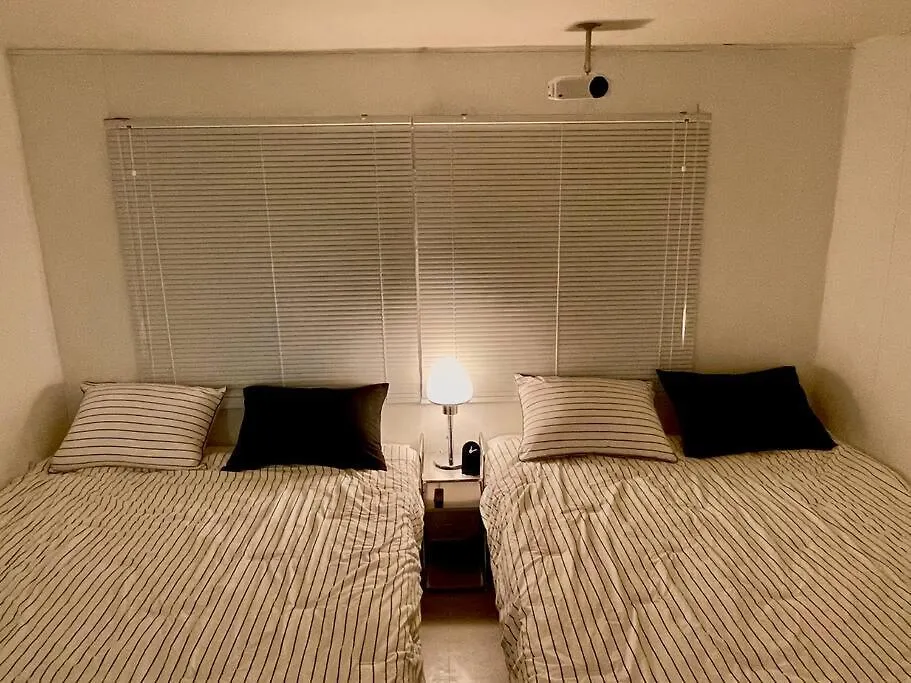 Hongik University Station 10 Minutes Walking Distance 3 Queen Beds For 6 People Seul