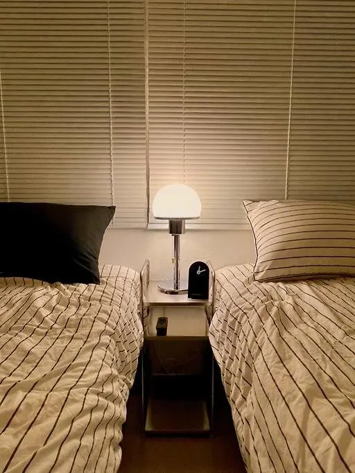 Hongik University Station 10 Minutes Walking Distance 3 Queen Beds For 6 People Seul